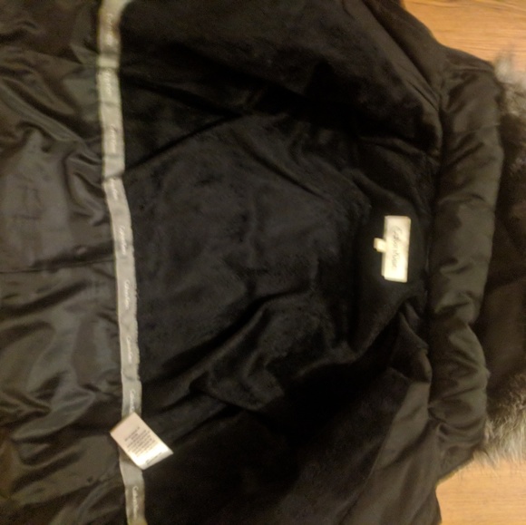 Calvin Klein puffer jacket with removable fur hood - Picture 2 of 3